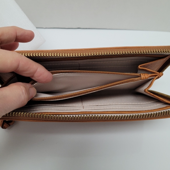 Margot NWT Brown Leather Gabby Single Zip Around Wristlet Wallet - Picture 11 of 15